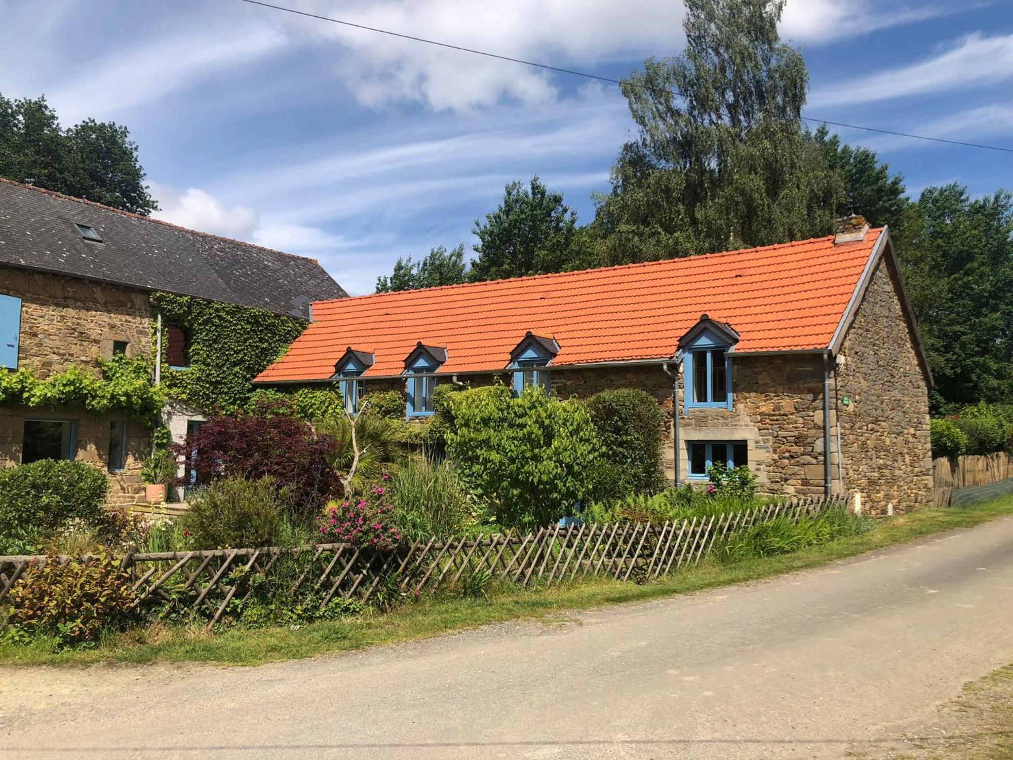 Gites De La Touche Aux Pourvoirs Combourg Exterior photo