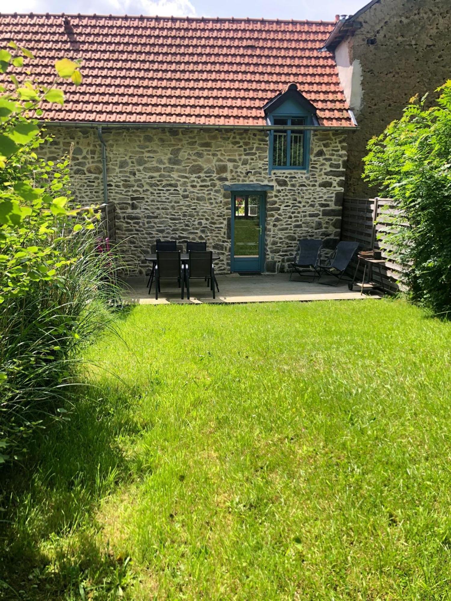 Gites De La Touche Aux Pourvoirs Combourg Exterior photo